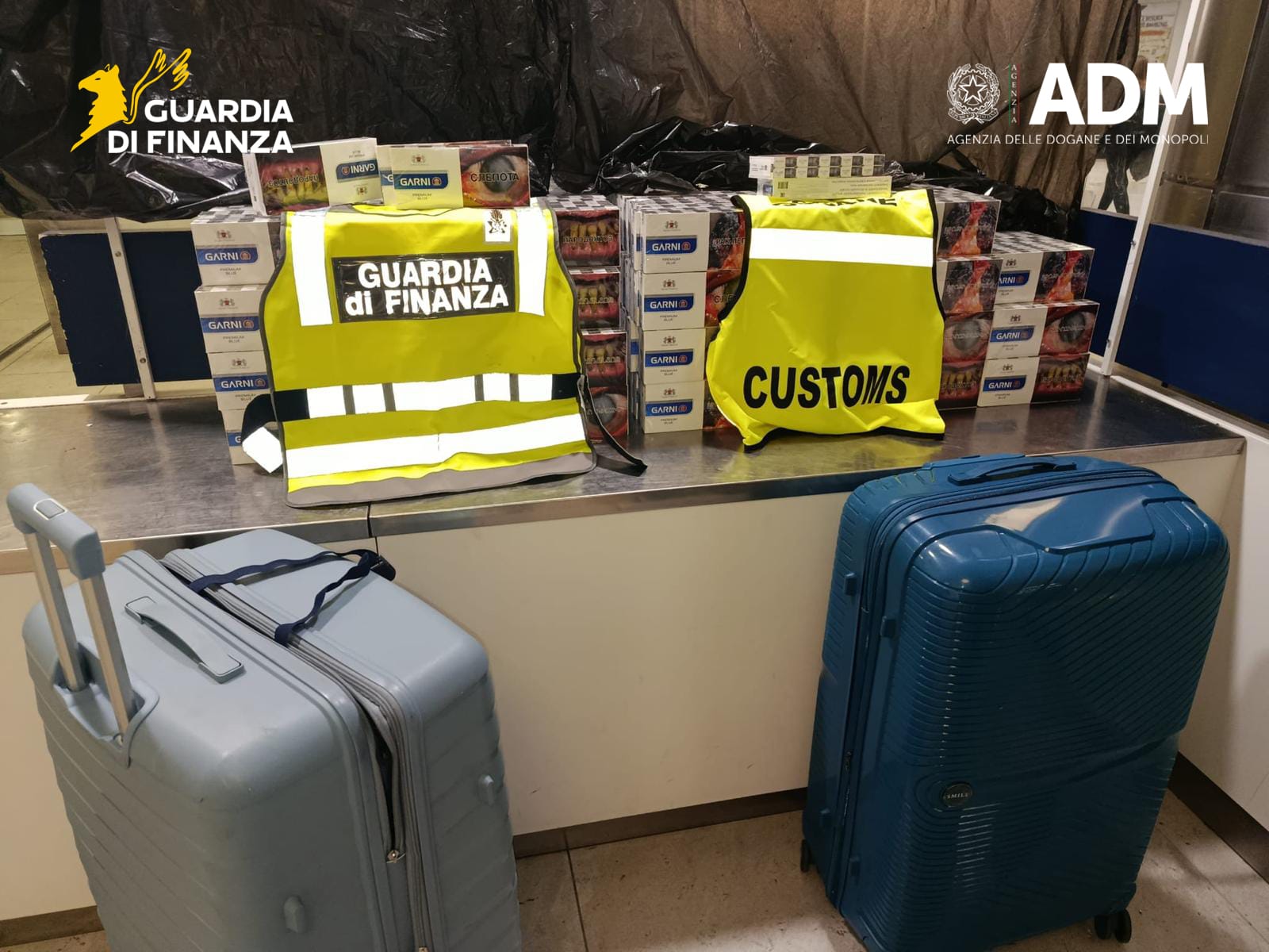 Sigarette di contrabbando all’aeroporto: sequestrati 108 chili