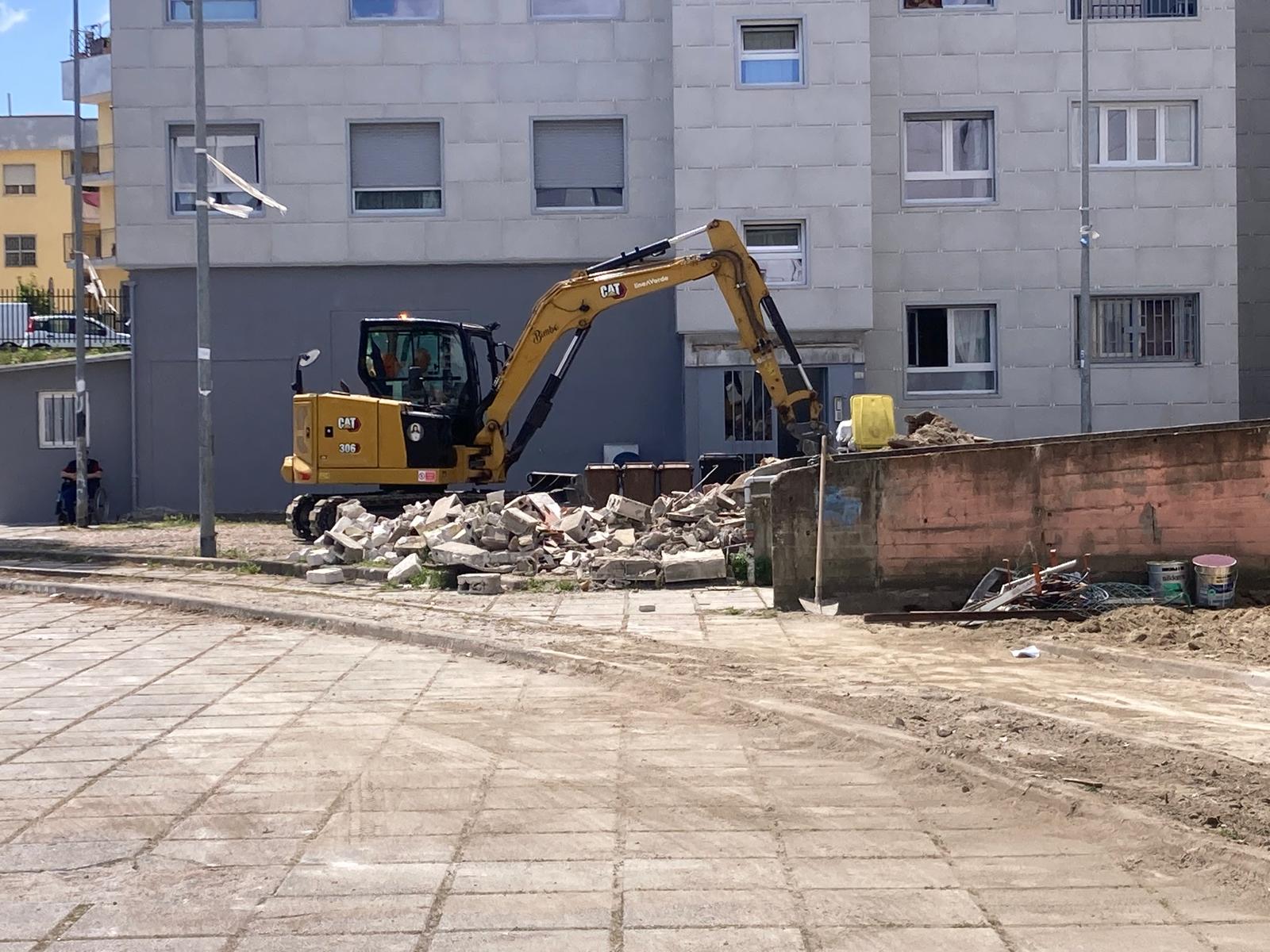 QUARTO/ Abusi negli alloggi popolari: ruspe in azione nel rione 219