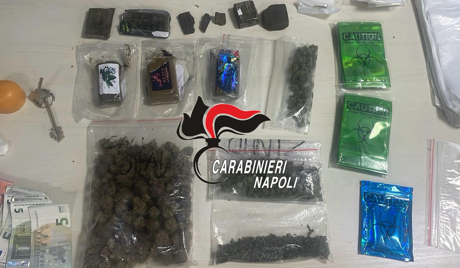 Droga shop in casa: arrestato pusher