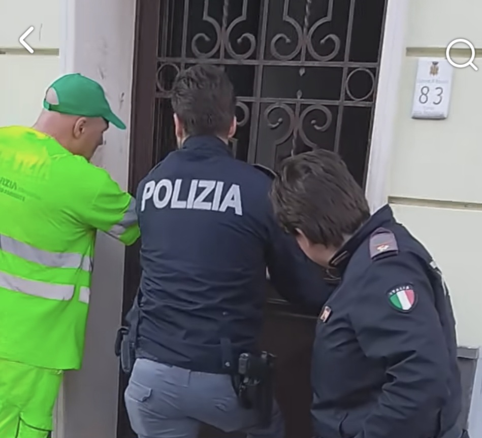 Pozzuoli, residenti bloccati in casa dopo la forte scossa
