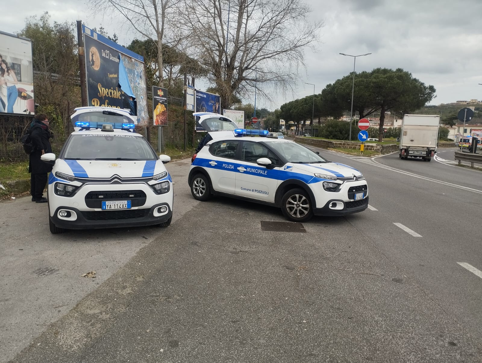 Cellulare in mano durante la guida: a Pozzuoli ritirate 50 patenti