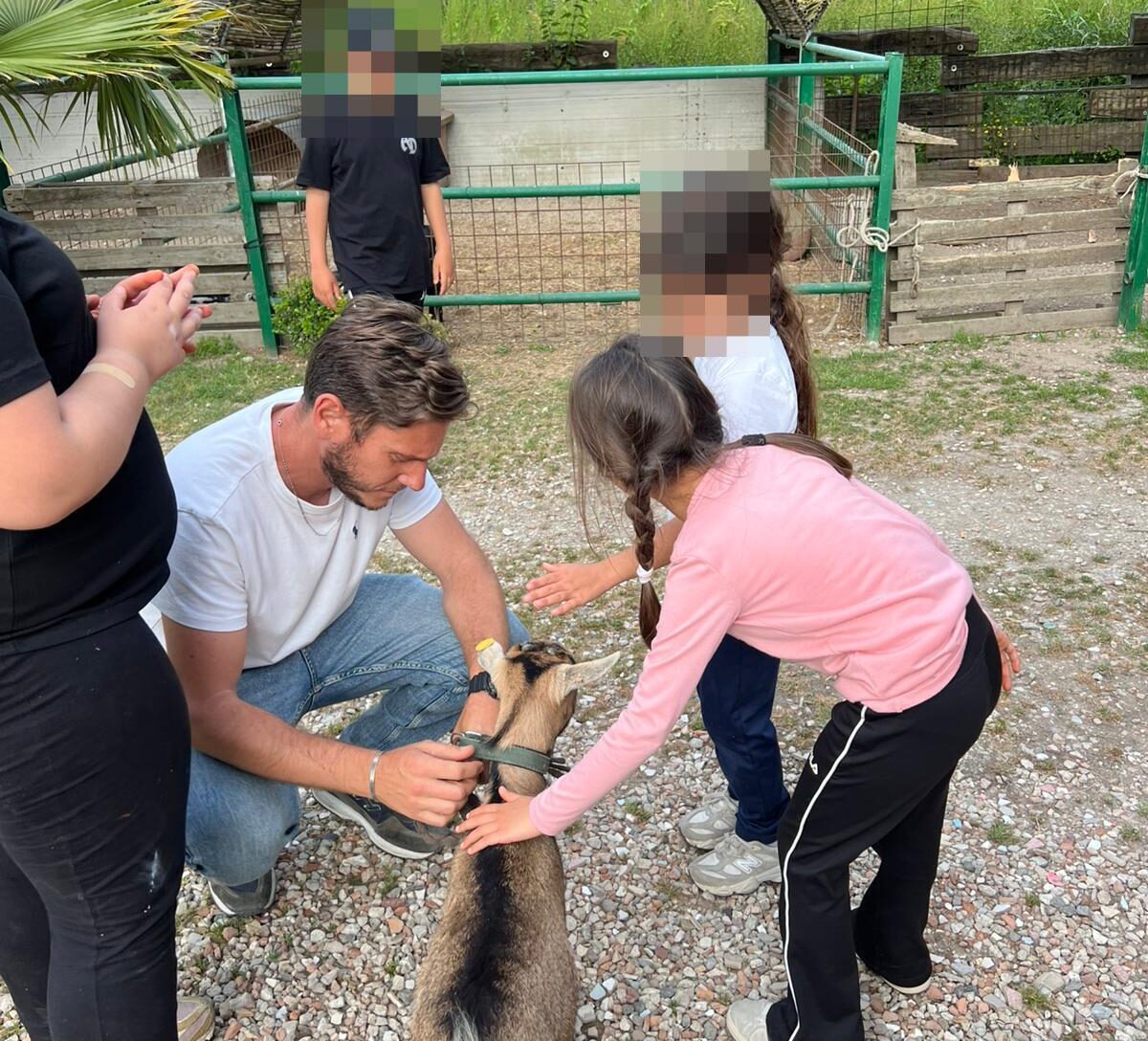 Sostegno ai caregiver, bambini in fattoria a Licola per momenti di gioco e relax – LE FOTO