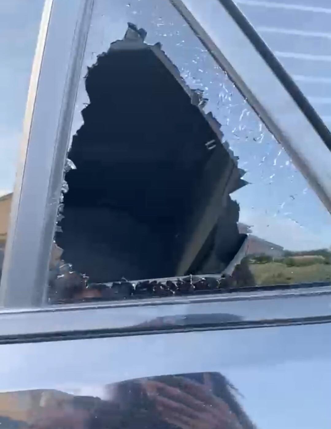 Turiste derubate al porto di Pozzuoli. Il racconto: «Le nostre auto svaligiate davanti a tanta gente»