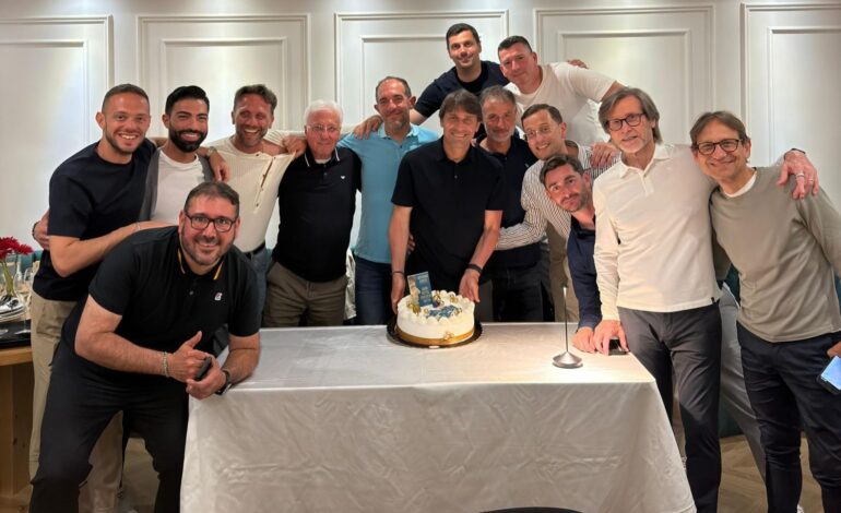 Conte saluta Pozzuoli: l’ultima cena al White Chill Out lungomare – LE FOTO
