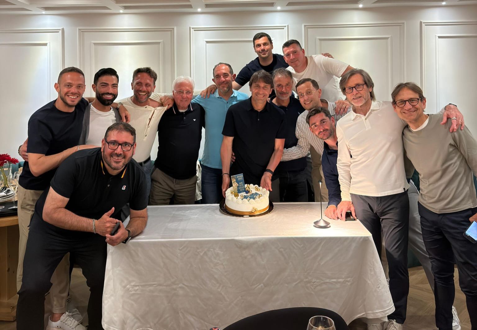 Conte saluta Pozzuoli: l’ultima cena al White Chill Out lungomare – LE FOTO