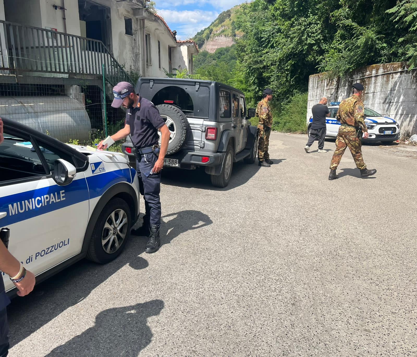 Maxi operazione “Terra dei Fuochi” a Pozzuoli: tre persone denunciate. Chiusa officina meccanica a Monterusciello