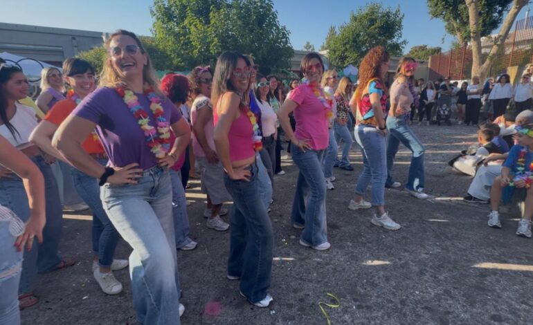 POZZUOLI/ Mamme protagoniste alla festa di fine anno: canti e balli alla scuola “Reginelle” – LE FOTO