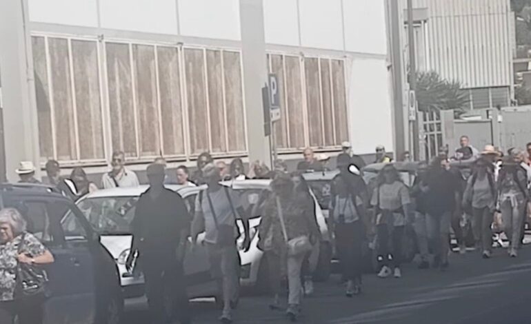 Turisti strapazzati a Pozzuoli: il dispositivo anti-bus al porto fa acqua da tutte le parti