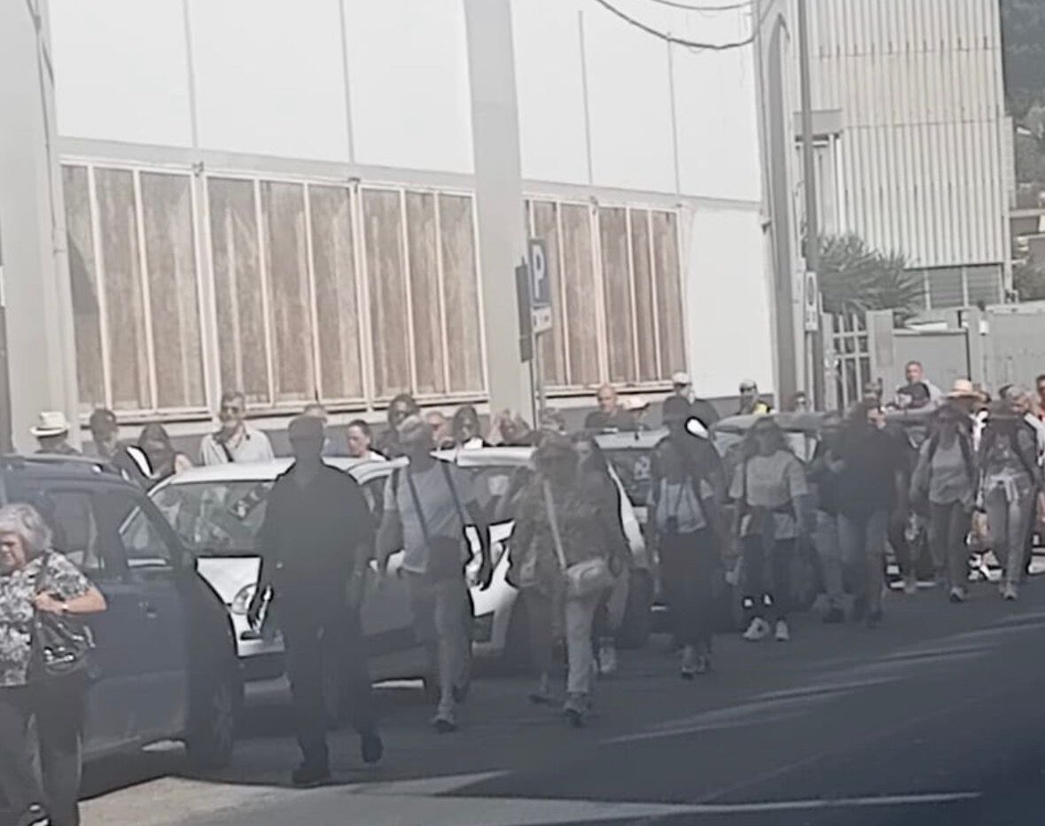 Turisti strapazzati a Pozzuoli: il dispositivo anti-bus al porto fa acqua da tutte le parti