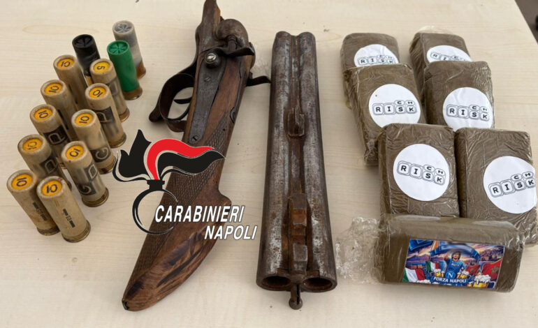 Droga e armi, blitz dei carabinieri a Licola Mare: arrestato 34enne