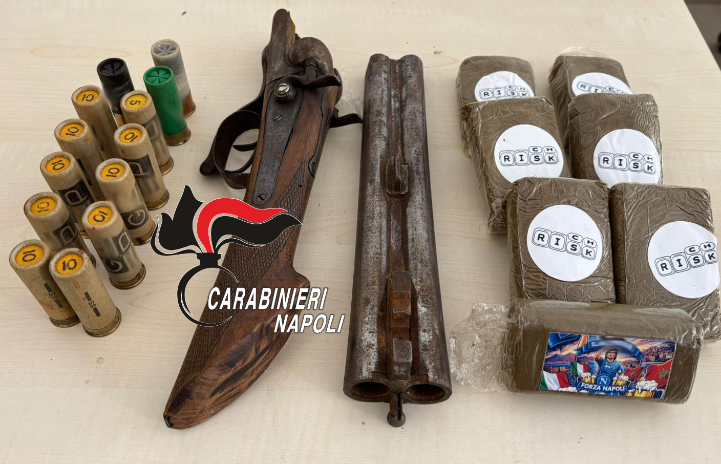 Droga e armi, blitz dei carabinieri a Licola Mare: arrestato 34enne