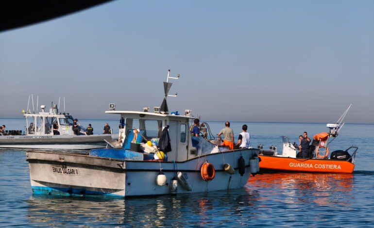 Rimosse 800 nasse illegali dal mare: a Lago Patria primo action day a tutela delle tartarughe marine