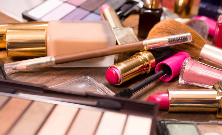Ruba cosmetici, arrestato 47enne