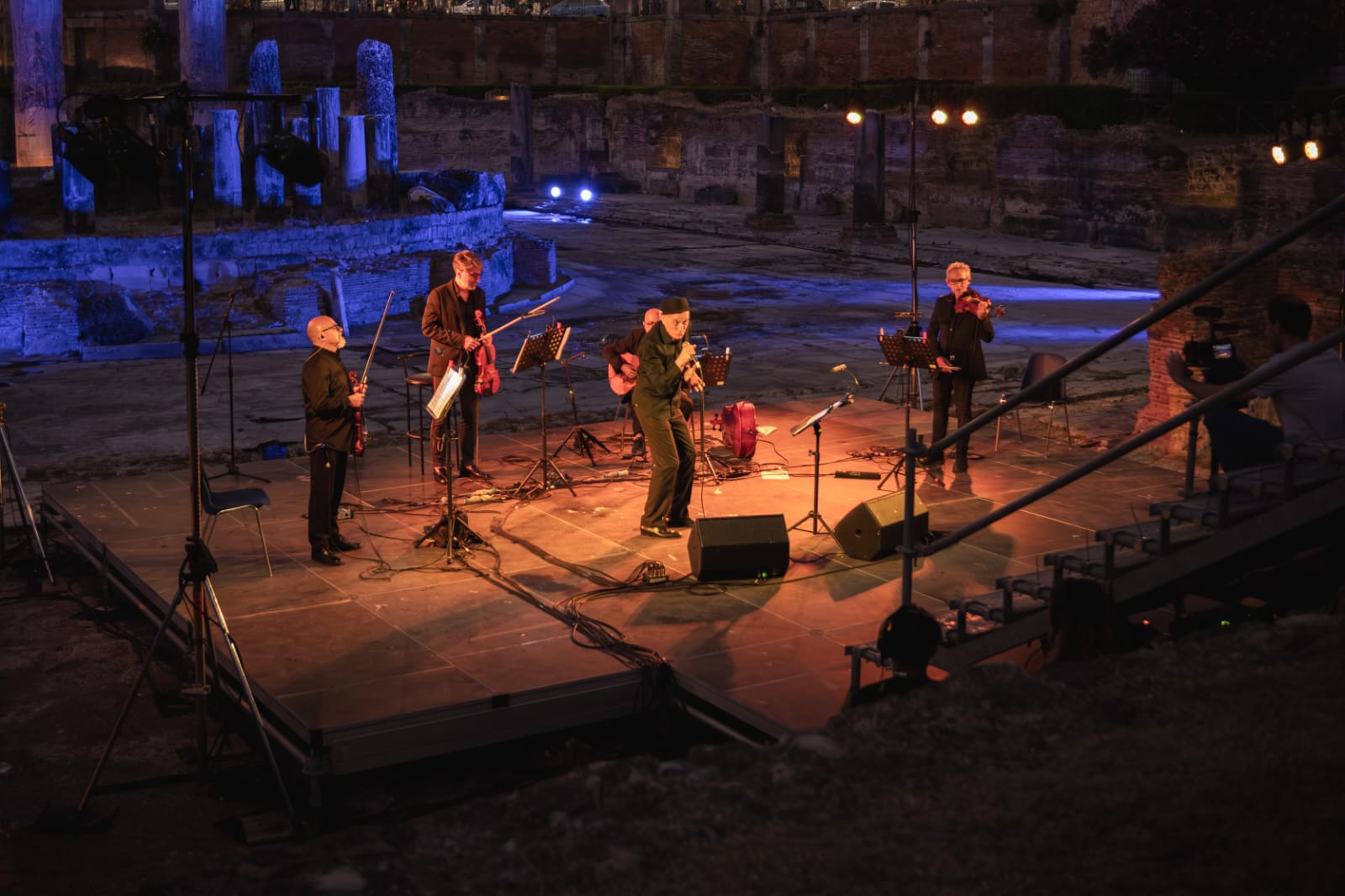 La musica nella storia: il Macellum di Pozzuoli s’illumina con “Colonne sonore” – IL VIDEO