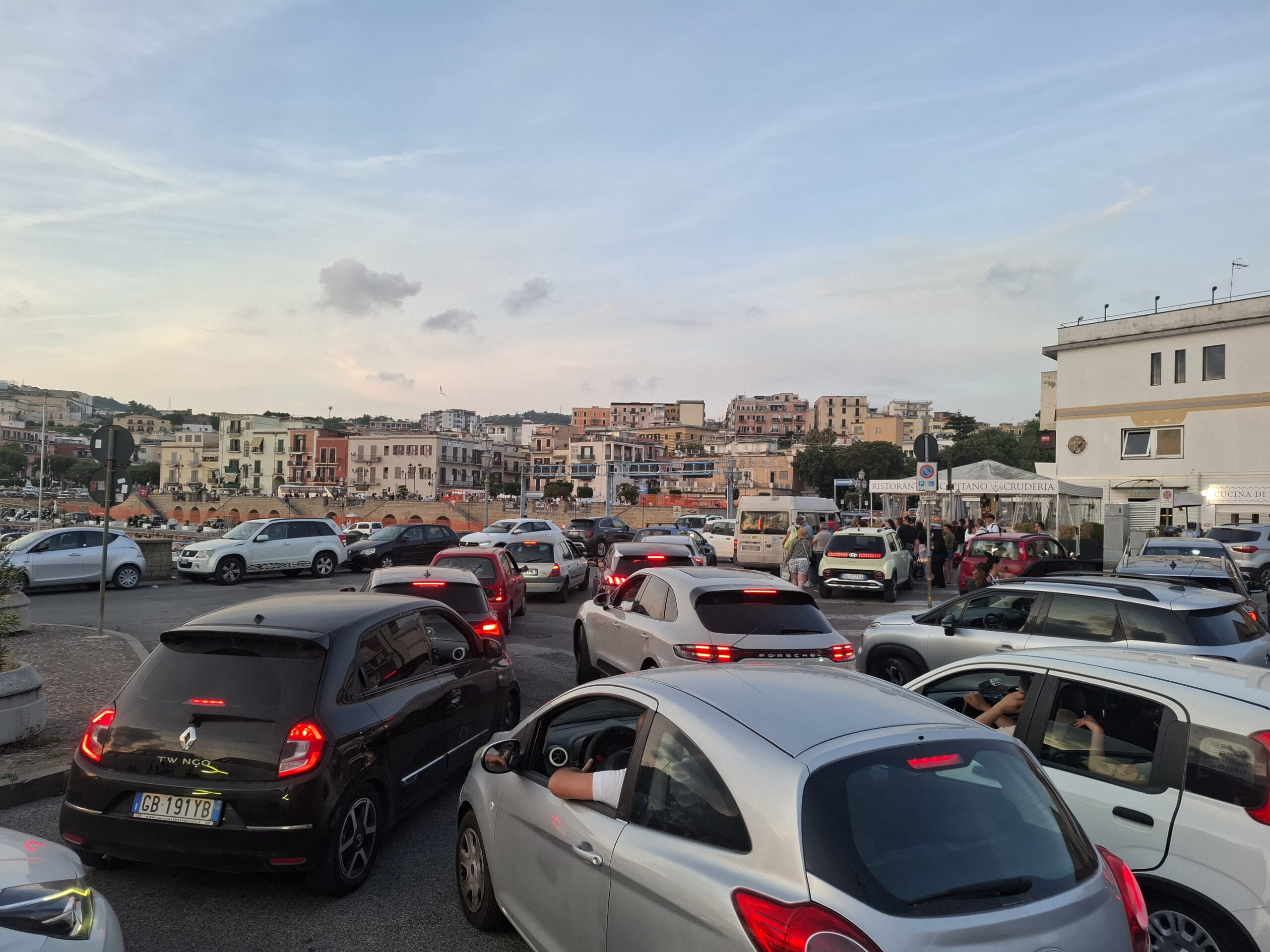 Bus al porto di Pozzuoli, vertice in Regione con i sindaci