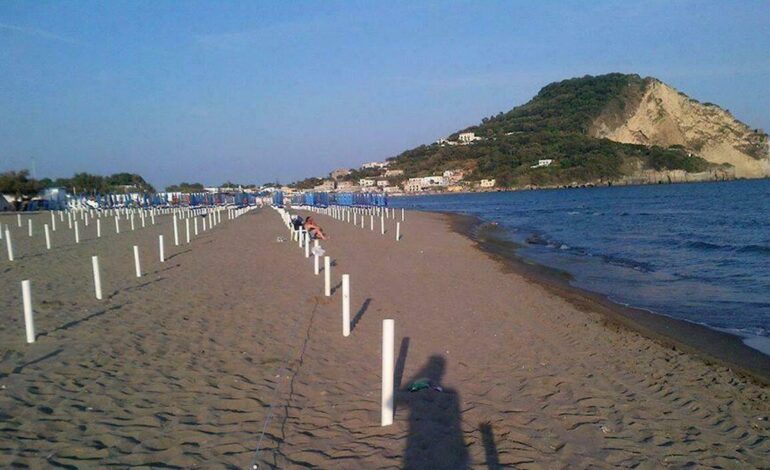 La Capitaneria di Porto bacchetta il Comune di Bacoli: «Pad illegittimo e omissioni sulle spiagge militari»