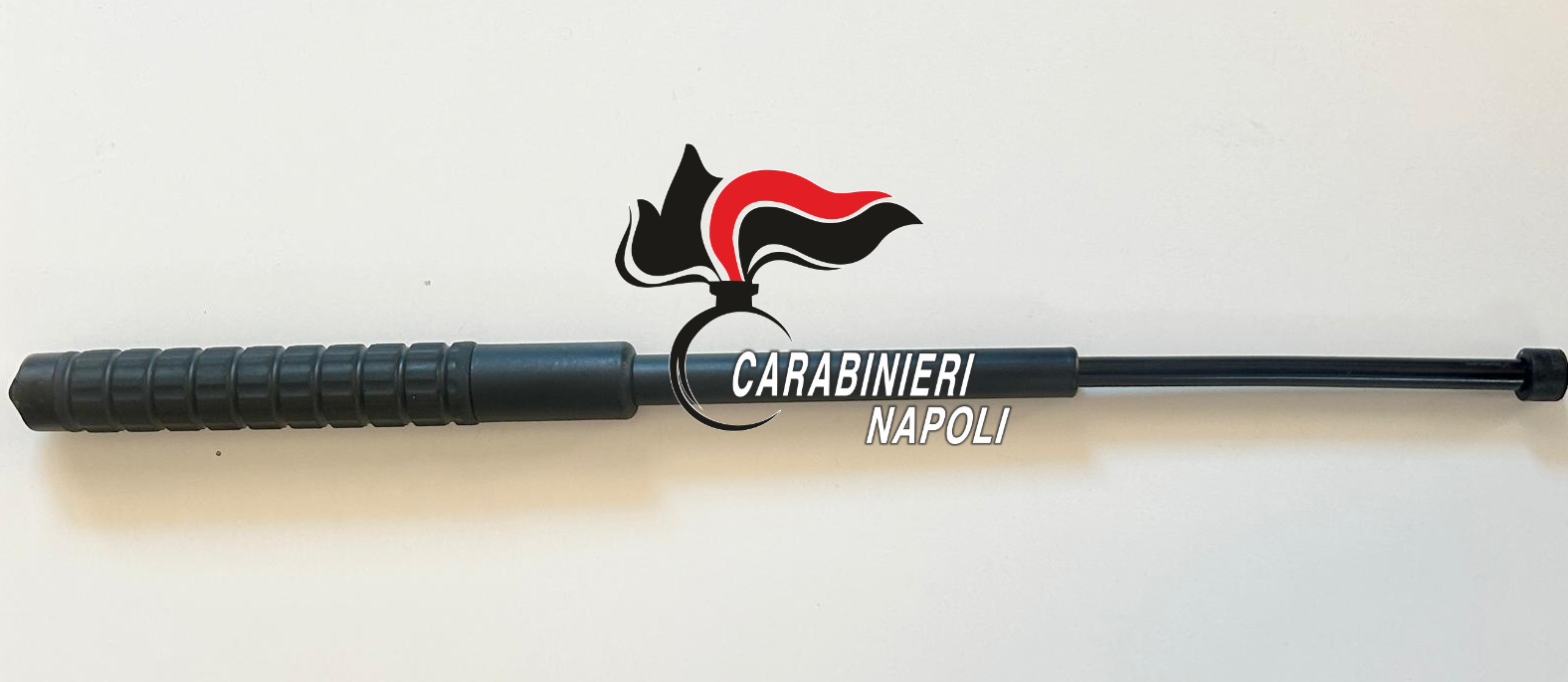 Ferisce un connazionale e colpisce i vigili con un bastone: arrestato un 47enne