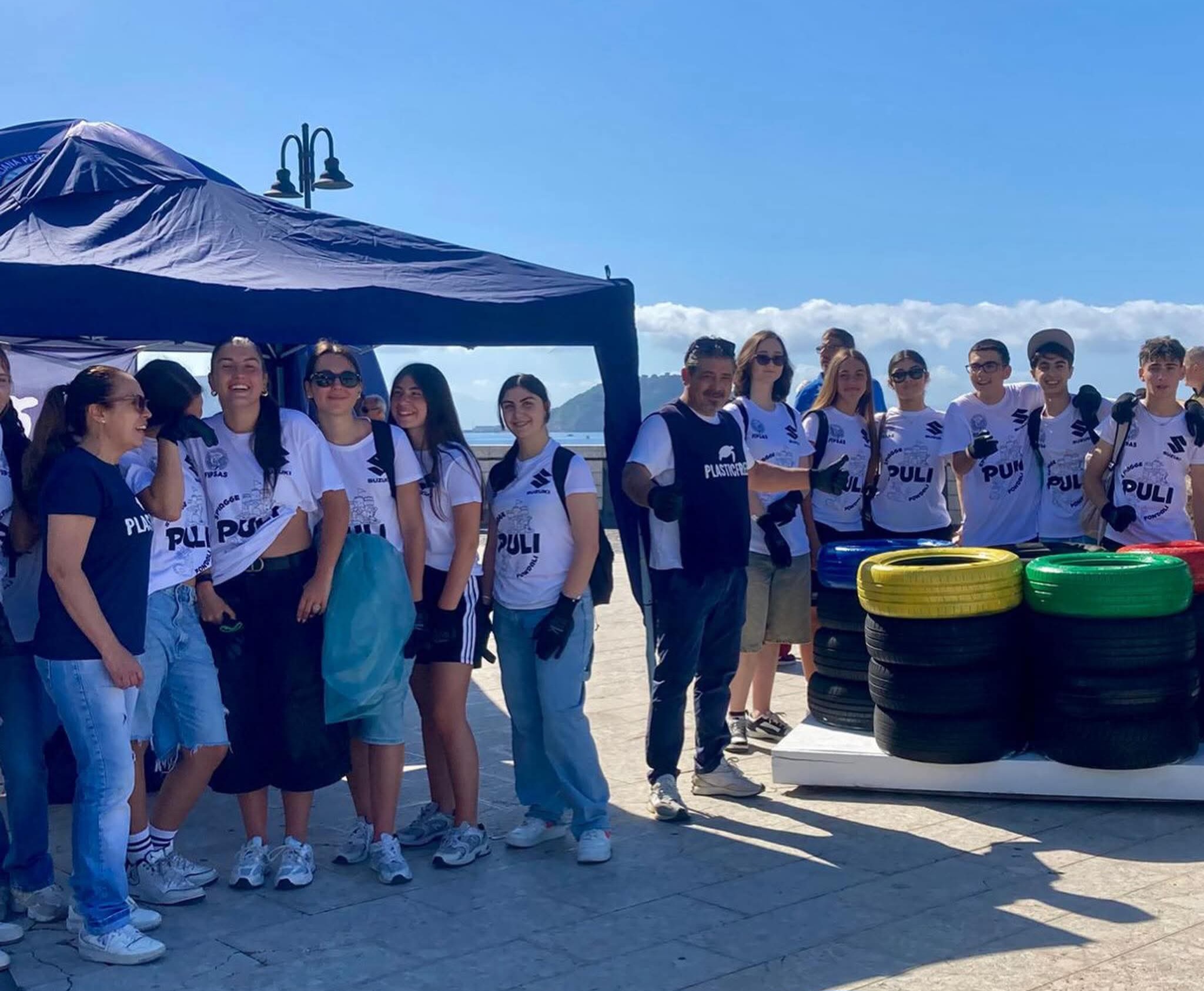 Ambiente, gli studenti del Virgilio di Pozzuoli alla pulizia degli arenili