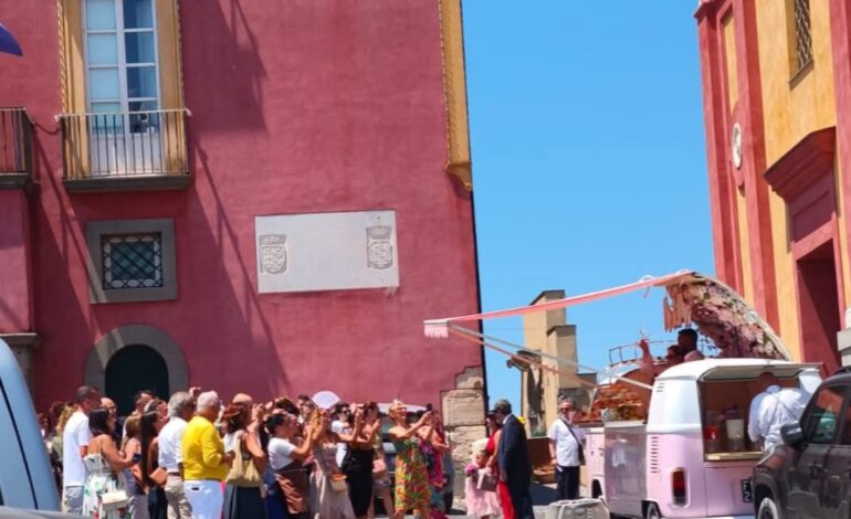 Rione Terra ad uso privato: festa con aperitivo «non autorizzata»