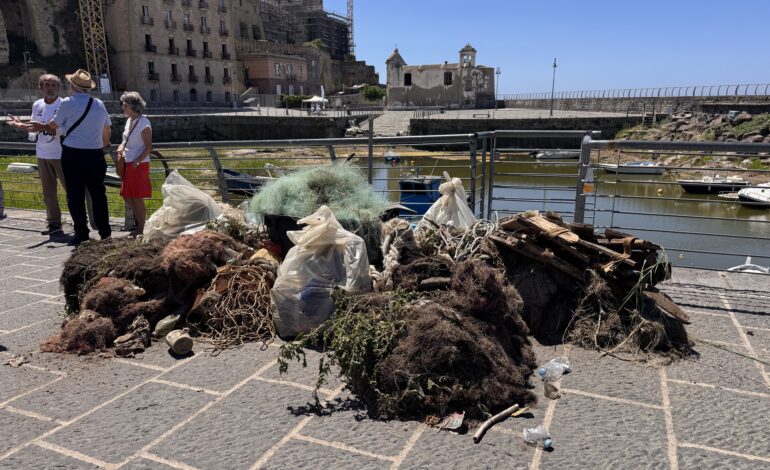 Pulifondali e Pulispiagge, raccolti 600 quintali di rifiuti: Pozzuoli città leader