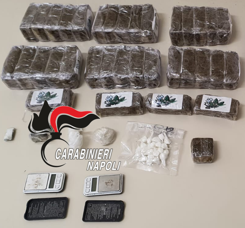 Padre e figlio trovati con 3 chili e mezzo di droga