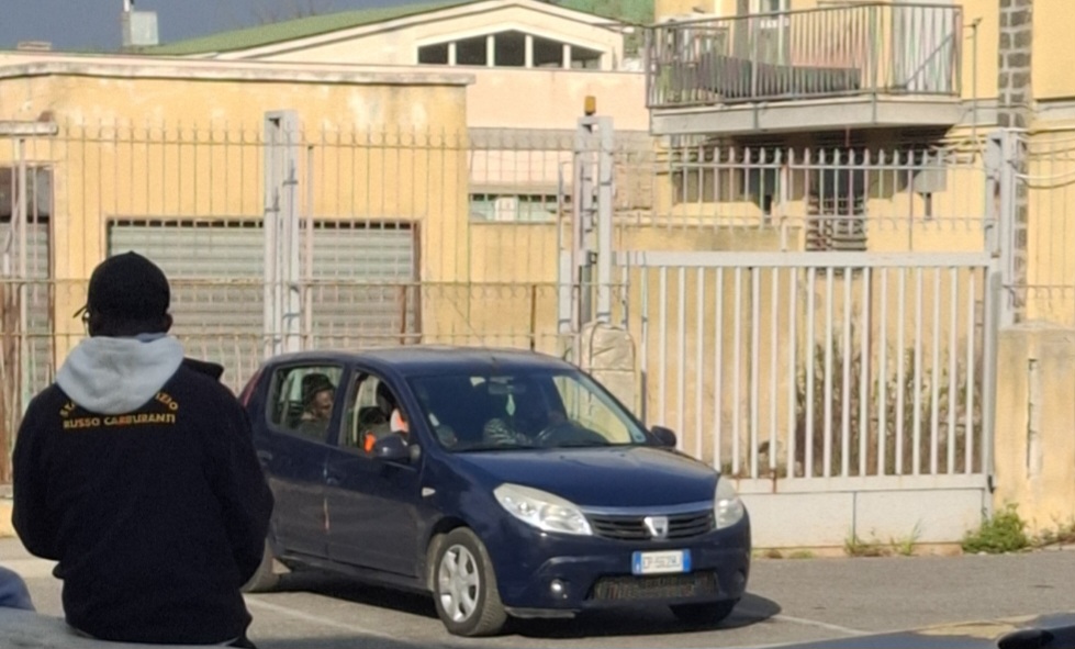 POZZUOLI/ Taxi abusivi a Licola: quattro autisti denunciati