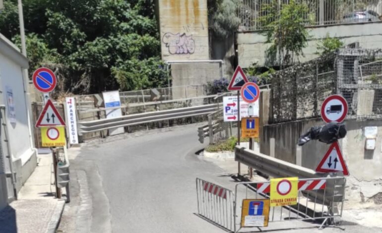 Strada chiusa a Pozzuoli dopo oltre 2 mesi