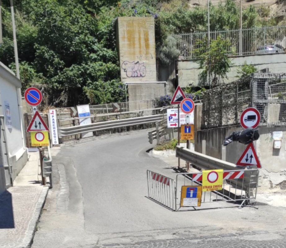 Strada chiusa a Pozzuoli dopo oltre 2 mesi