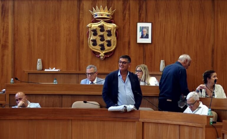 POZZUOLI/ Maggioranza risicata e crisi Pd: Manzoni in difficoltà in consiglio comunale