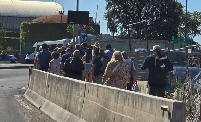 POZZUOLI/ Distanza dal porto errata, area d’interscambio senza navette e il “lasciapassare” per Procida: le falle nel dispositivo anti-bus