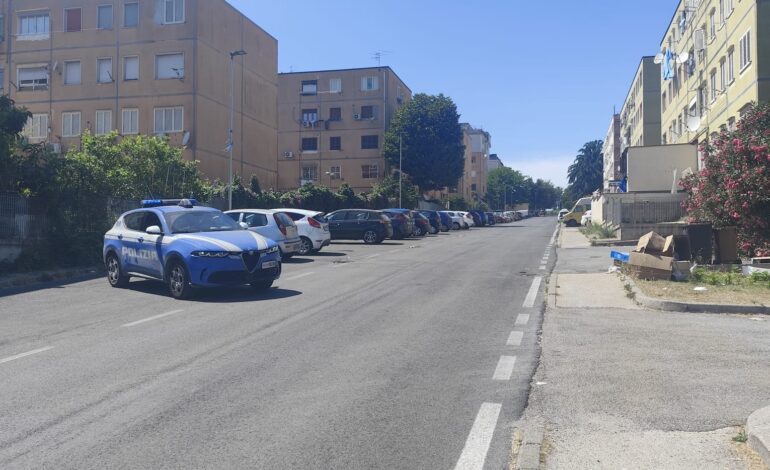 Controlli della Polizia nei “600 alloggi” di Monterusciello: identificate 172 persone, due denunciate