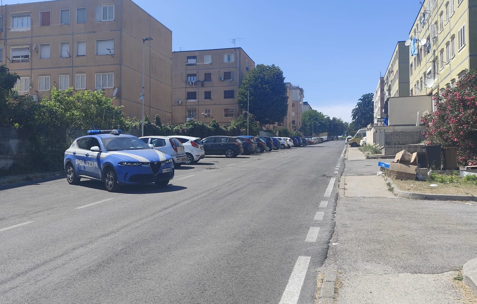 Controlli della Polizia nei “600 alloggi” di Monterusciello: identificate 172 persone, due denunciate