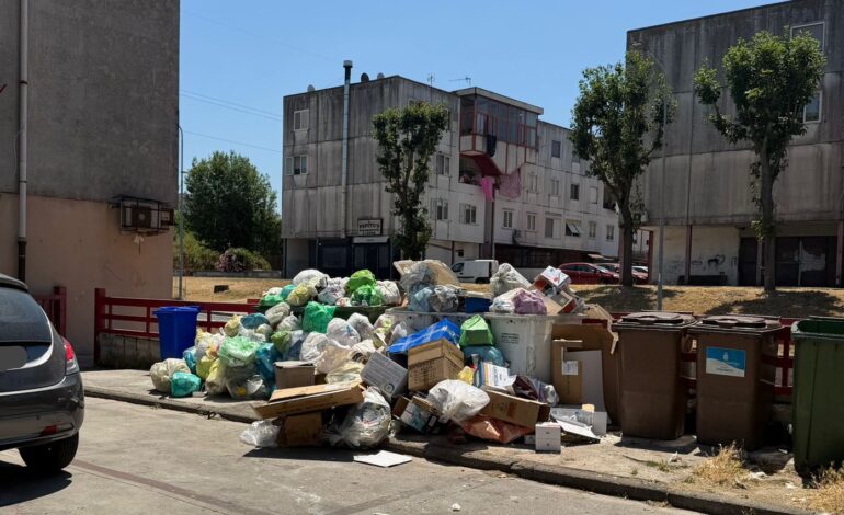 POZZUOLI/ SOS rifiuti da Monterusciello «Siamo pieni di topi»