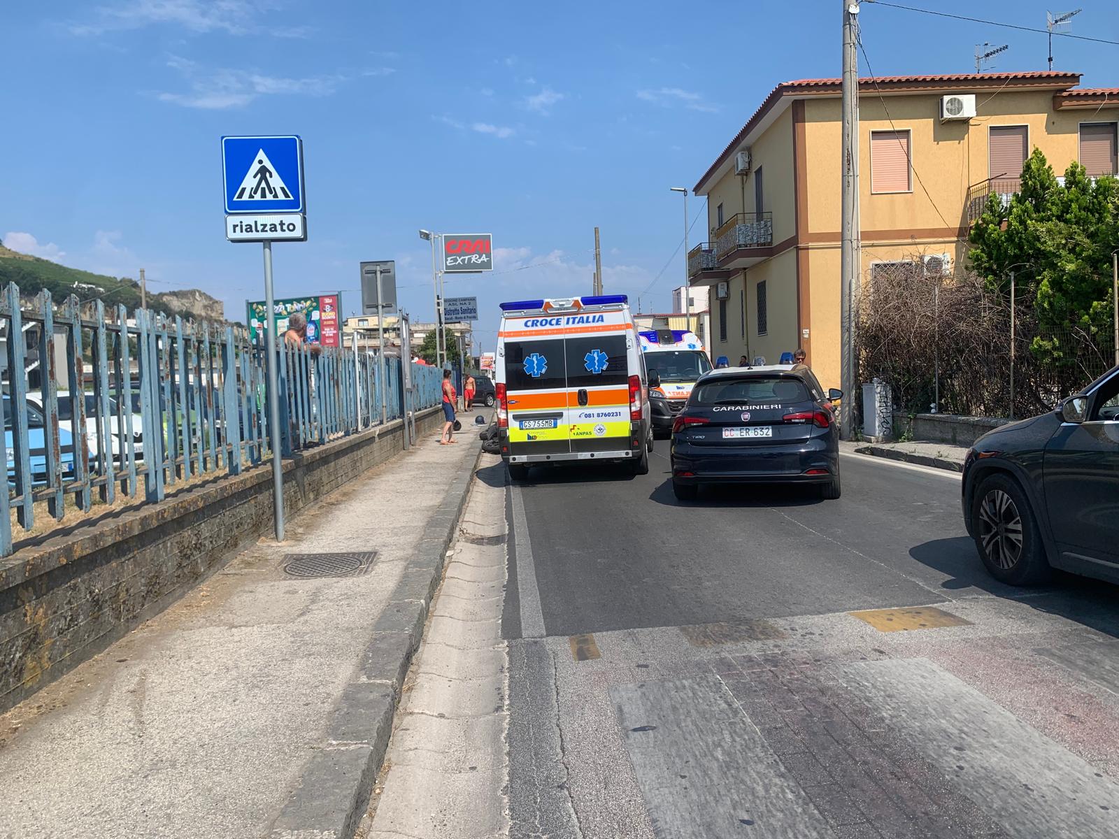 BACOLI/Incidente a Cappella, si scontrano due moto: feriti e traffico paralizzato
