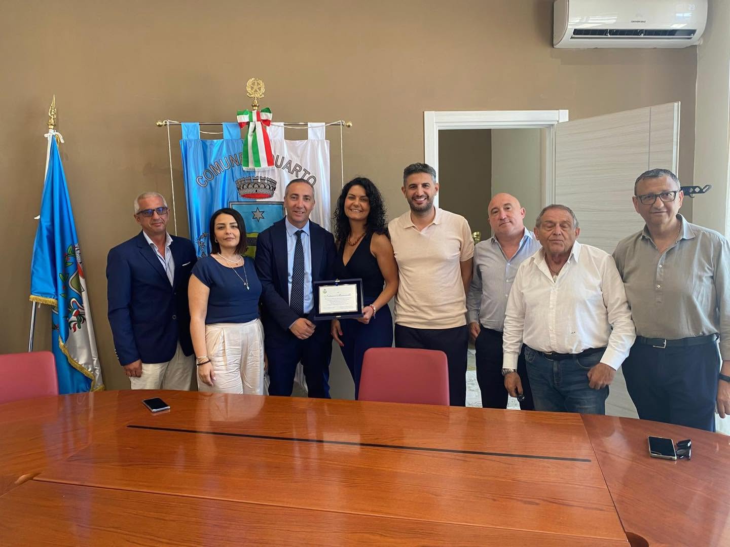 QUARTO/ Salvò la vita a un giovane: il sindaco premia Natascia, infermiera dal cuore d’oro «Grande esempio di altruismo»