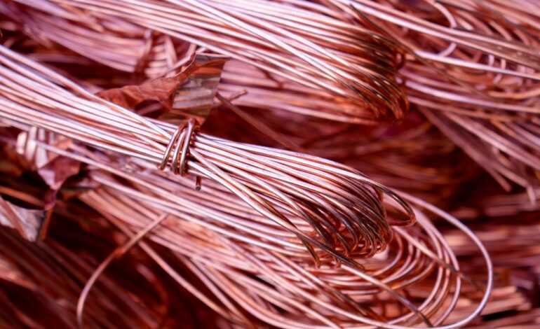 Rame e colonnine per la ricarica di auto elettriche: la nuova frontiera dei furti dell’oro rosso