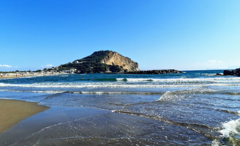 Diventa “ambasciatore” di Bacoli: Flegrea Lavoro apre le selezioni fotografiche per l’Ecocalendario 2027