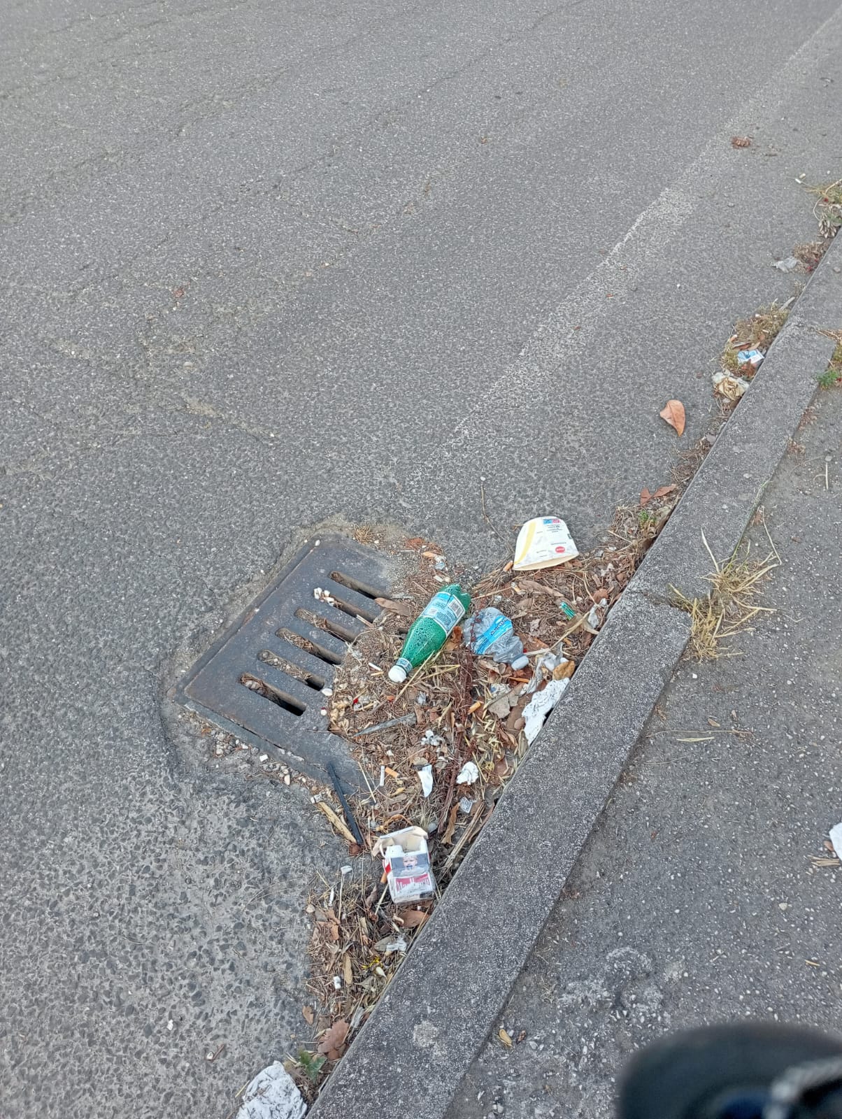 POZZUOLI/ «Caditoie ostruite ma il comune non fa manutenzione»