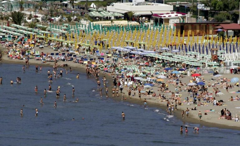 Spiagge e ormeggi, nuovo colpo di scena a Bacoli: il TAR sospende le diffide inviate dal Comune ai concessionari