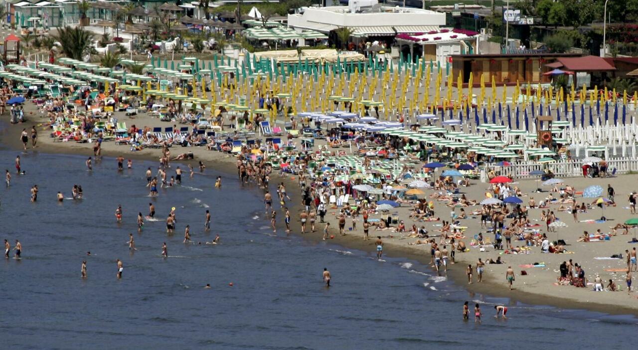 Spiagge e ormeggi, nuovo colpo di scena a Bacoli: il TAR sospende le diffide inviate dal Comune ai concessionari