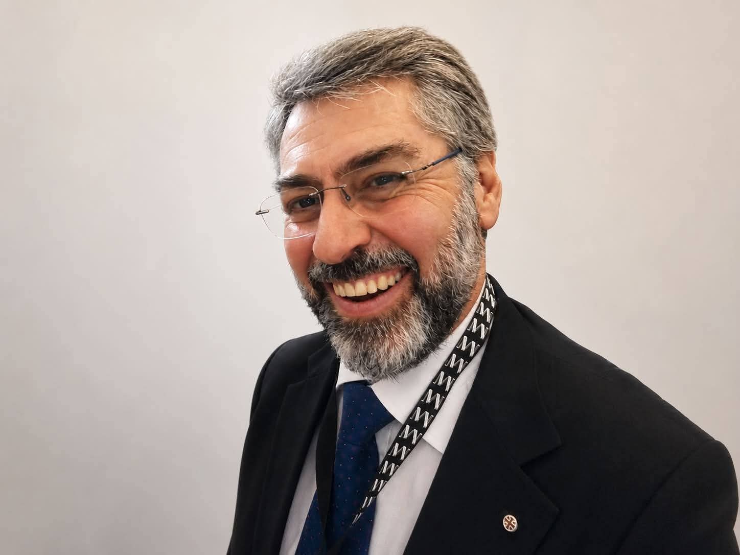 Pozzuoli dice addio a Carlo Cuomo: ha vissuto la malattia col sorriso sulle labbra