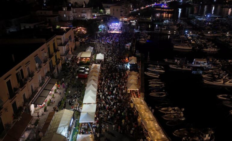 Oltre 20mila persone in tre giorni: a Bacoli Mytilus Fest 2026 chiude con il record di presenze
