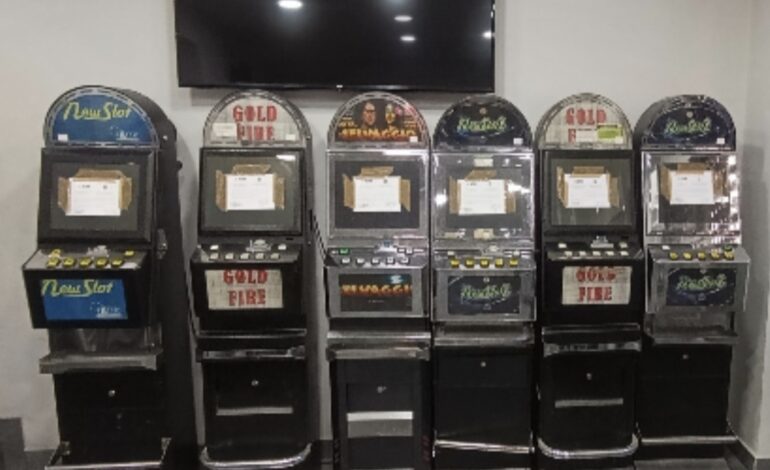 Sequestrate sei slot illegali in un bar a Fuorigrotta