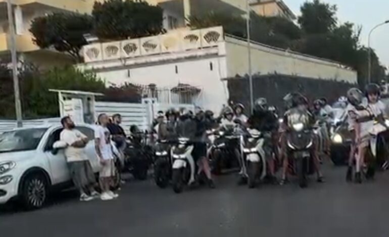 POZZUOLI/ Tutti in moto con i caschi: il ricordo di Augusto a un anno dalla tragedia – LE FOTO