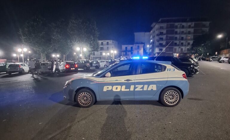 Giro di vite contro la movida selvaggia: 133 persone identificate dalla Polizia a Largo Palazzine e Arco Felice