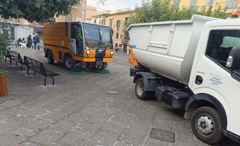 POZZUOLI/ Caos rifiuti, De Vizia sgomberata dalla Polizia