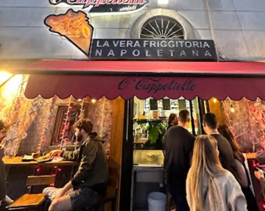 POZZUOLI/ Friggitoria in fiamme, il coraggio dei “Falchi” evita la tragedia: denunciati i gestori