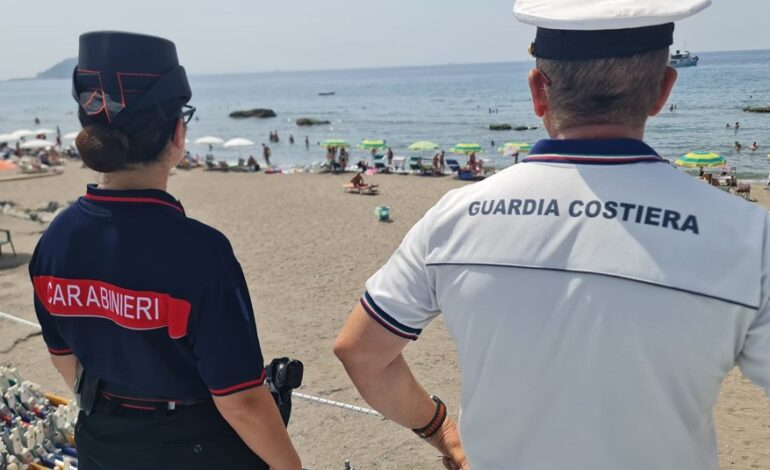 POZZUOLI/ Lidi abusivi a via Napoli: scatta il blitz di Capitaneria e Carabinieri