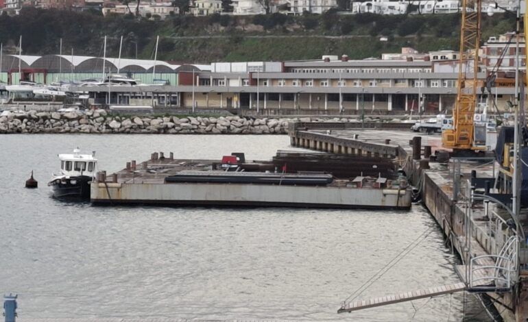 Il pontone nel porto di Pozzuoli entrerà in funzione mercoledì 15 luglio