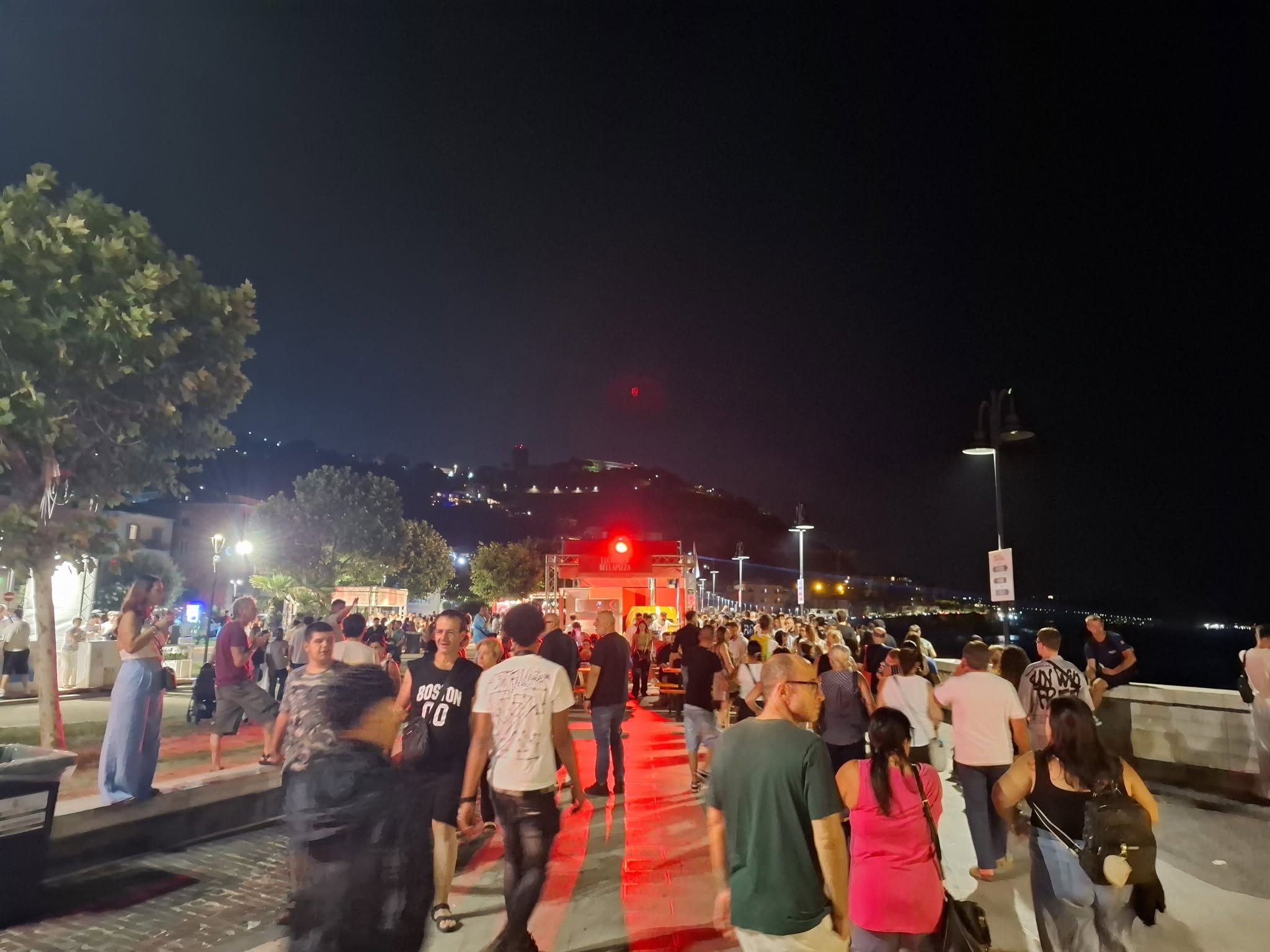 Coca-Cola Pizza Village, 20mila persone a Pozzuoli: task force delle forze dell’ordine, due molestatori allontanati